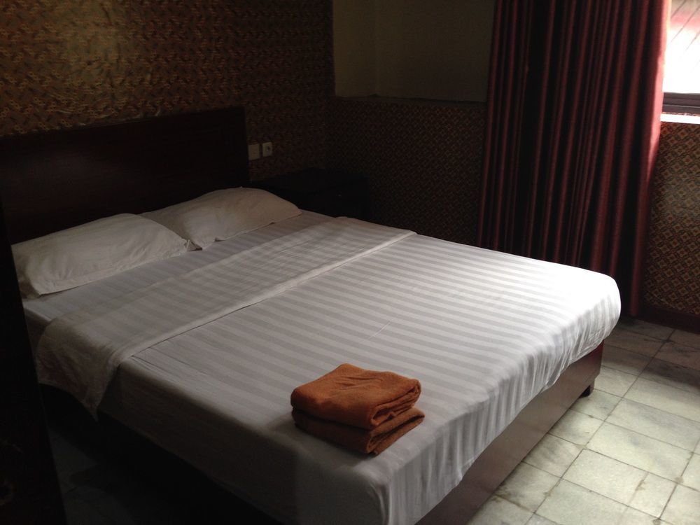 Hotel Mustika Senen Джакарта Экстерьер фото