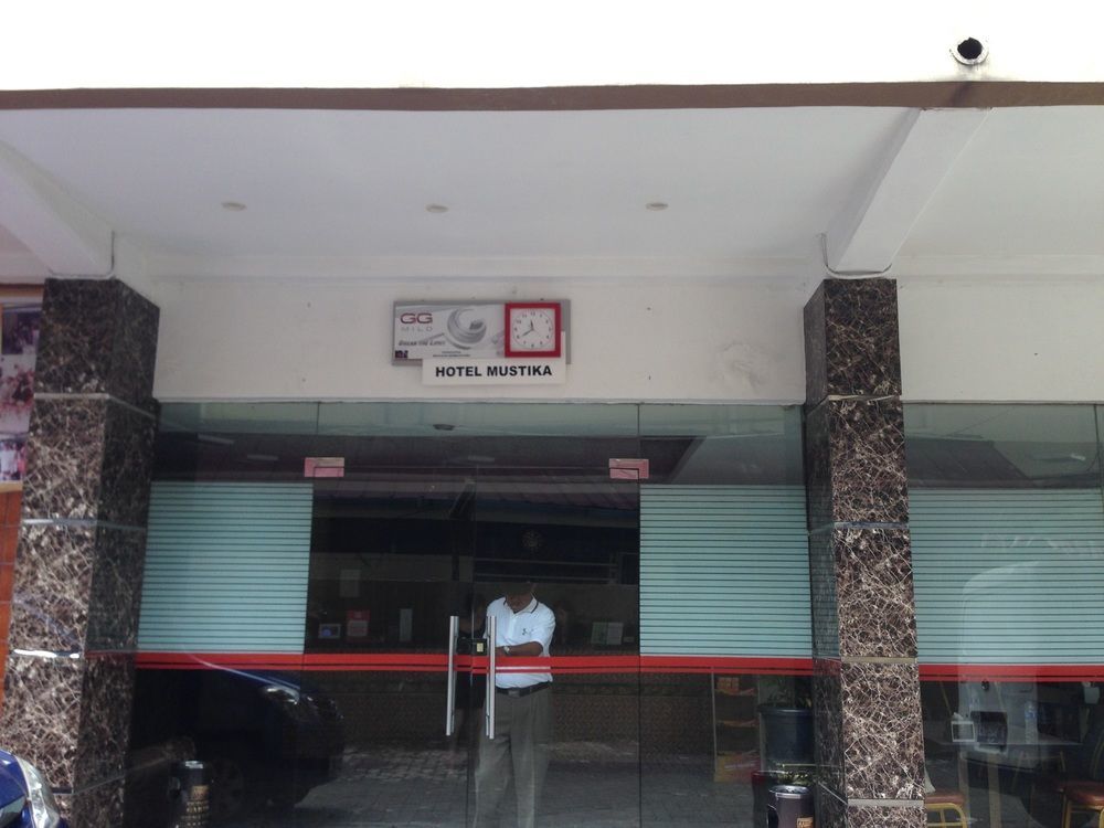 Hotel Mustika Senen Джакарта Экстерьер фото