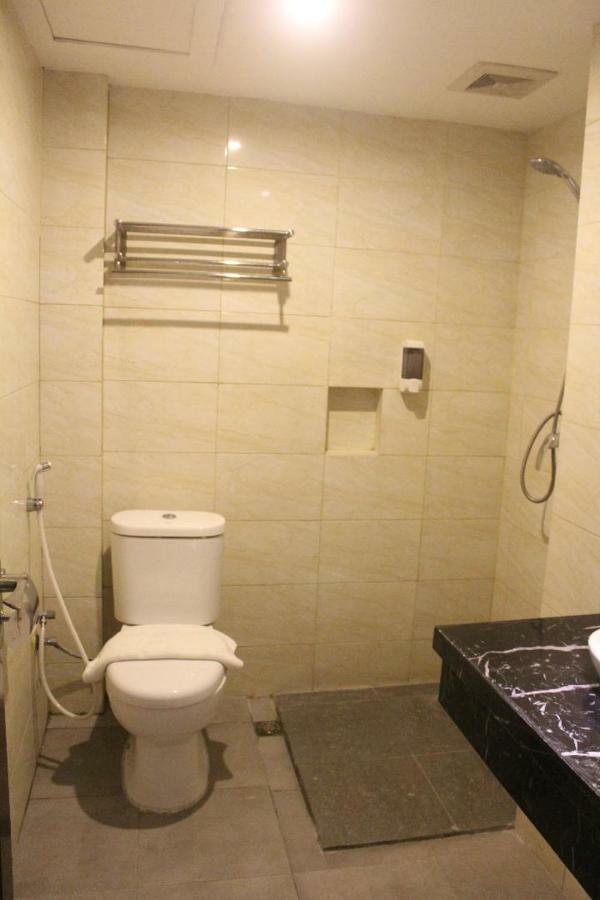 Hotel Mustika Senen Джакарта Экстерьер фото