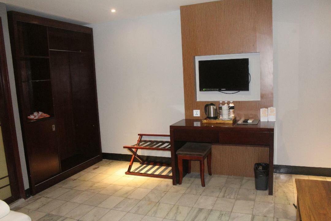 Hotel Mustika Senen Джакарта Экстерьер фото
