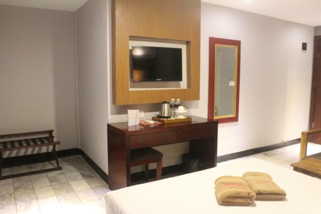 Hotel Mustika Senen Джакарта Экстерьер фото